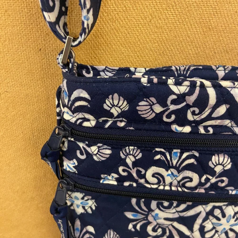 Vera Bradley- Steel Blue Medallion-crossbody bag purse - Picture 8 of 10